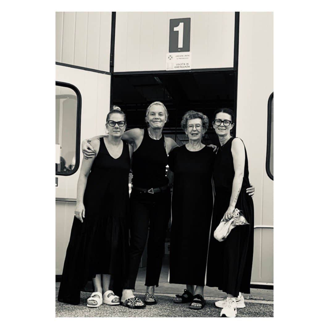 のインスタグラム：「Ladies in the House 🇮🇹❤️ Long days hard work but love is in the house ,Goals to keep Business alive together women’s creative eye , intuition ,talent & powerful minds carry will & power of explore dreams and moving forward . In our Rika Studios - Rika Magazine we share same Goals .Together we work it out .Always on my side l have amazing support from strong women . #Meetmyladiesitalyatelier #ladiesatwork #Italy #family #behindthescene 🎬」