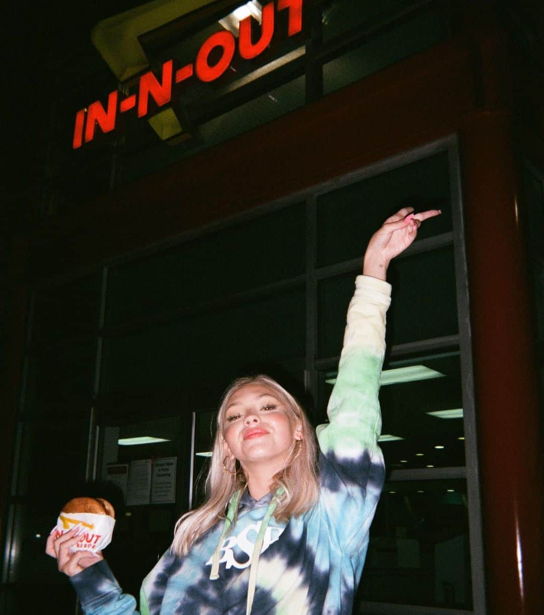 ジョーディン・ジョーンズさんのインスタグラム写真 - (ジョーディン・ジョーンズInstagram)「double double no cheese ketchup pickle only with a extra crispy fry and a root beer easy ice 😇😇 @innout」8月3日 4時54分 - jordynjones