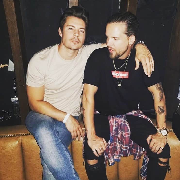 ジョッシュ・ヘンダーソンのインスタグラム：「Been boys since we were kids. I appreciate ya Kennedy !」