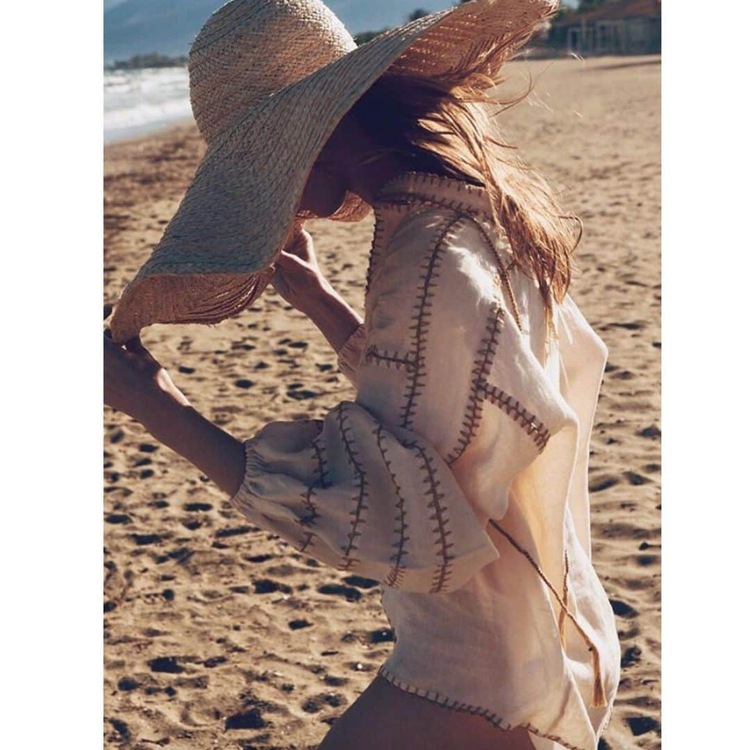 メドモアゼルさんのインスタグラム写真 - (メドモアゼルInstagram)「August 🌊🌞  mesdemoisellesparis.com⁠😍⁠ ⁠ ⁠#fashionoutfit #fashionposts #fashionistas #outfitsoftheday #styleblogger #fashionclothing #fashion #modeaddict⁠ #mesdemoisellesparis #SS20 #mesdemoisellesparis #fresh⁠  @natasha_lionaki 💛」8月3日 5時03分 - mesdemoisellesparis