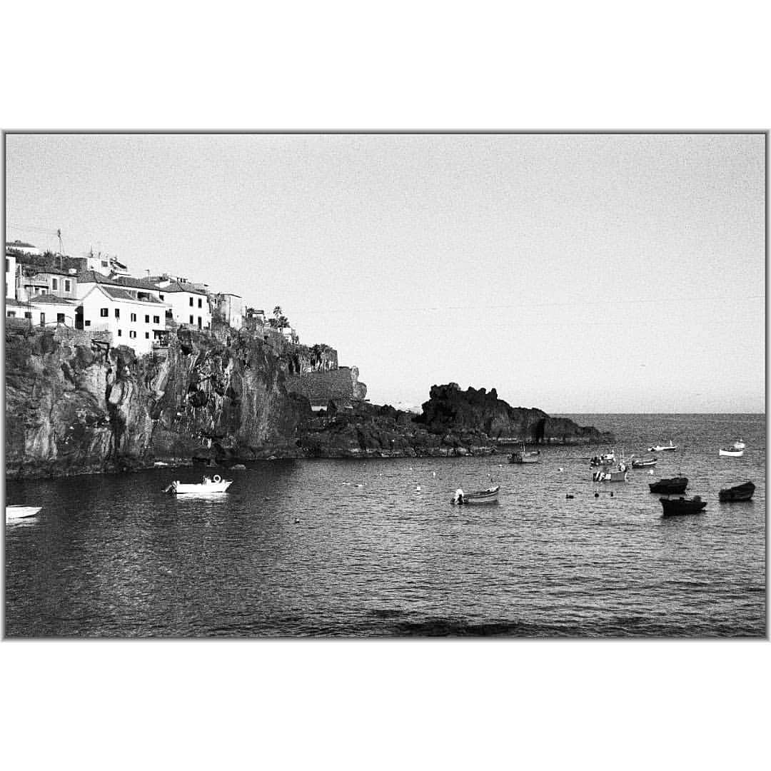 マルコス・フレイタスさんのインスタグラム写真 - (マルコス・フレイタスInstagram)「Câmara de Lobos 🖤 #camaradelobos  #madeira」8月3日 4時59分 - marcosfreitaspt