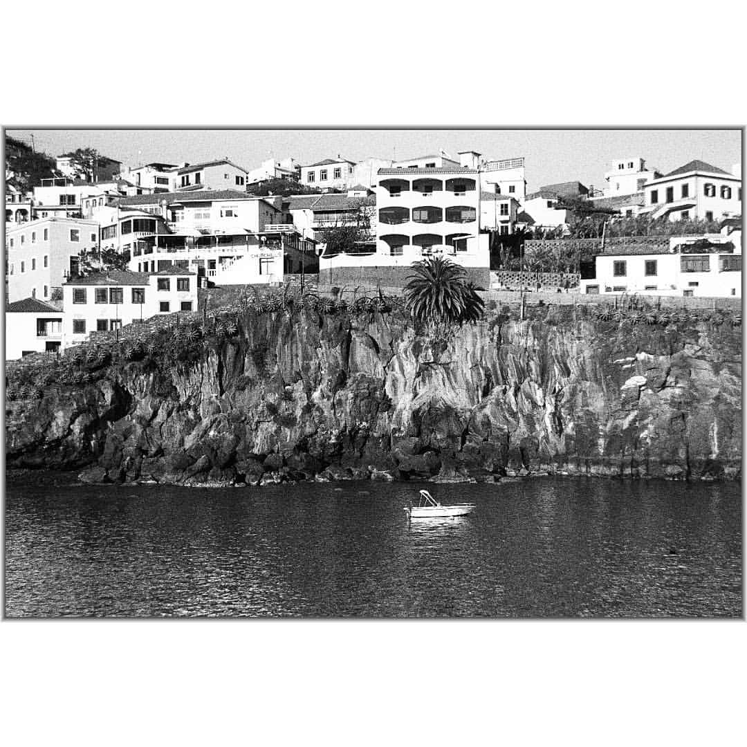 マルコス・フレイタスのインスタグラム：「Câmara de Lobos 🖤 #camaradelobos  #madeira」