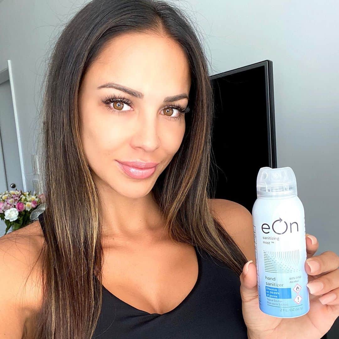 Melissa Risoさんのインスタグラム写真 - (Melissa RisoInstagram)「I like @eonmist hand sanitizer because it’s easy to apply and my hands aren’t drenched like other sanitizers. It kills 99% of germs which is so beneficial! #eonmist #handsanitizer」8月3日 5時00分 - melissariso