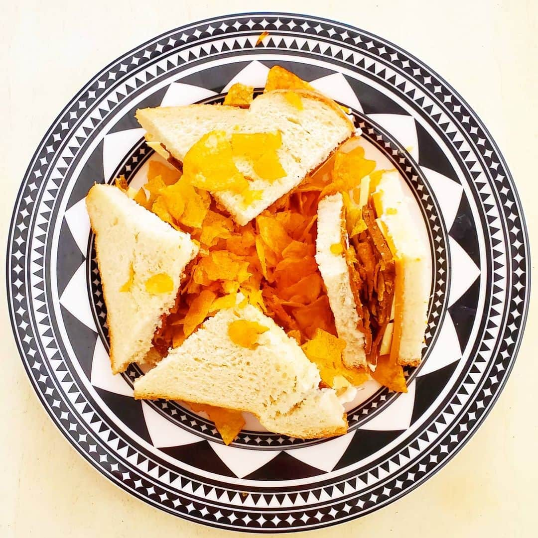 ガソリングラマーさんのインスタグラム写真 - (ガソリングラマーInstagram)「PLANT BASED MAYO CHEESE ROAST BEET VEGGI DELI SLICES SANDWICH + SMOKED PAPRIKA POTATO CHIPS #GASOLINEKITCHEN 🍞🧀🥕🌶🥬🥪🥔🌿 @heartlandbreadco #grandmasperfectwhite #bread  @followyourheart #veganaise  @miyokoscreamery #oatmilk cheese #pepperjack #vegancheese  @plantprovisionsco #roastbeet #delislices #torrespotatochips #vegan #veganfood #whatveganseat #vegansofinstagram #plantbased #vegetarian #VEGANGOOD #vegansofig #veganfoodie #foodie #plantbased #plantbasedfood #plantbasedfoodie #flatbread #food #sandwich @gasolineglamour #gasolineglamour  #HEARTLANDBREADCO  #followyourheart  #miyokoscreamery  #plantprovisions」8月3日 5時07分 - gasolineglamour