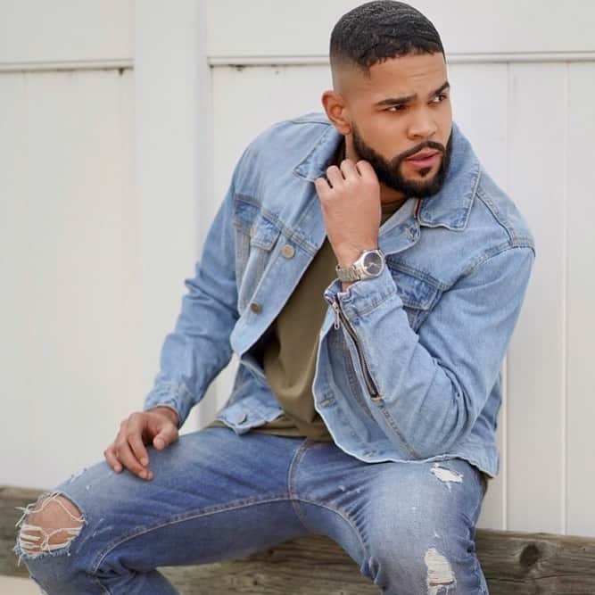 ディジョン・タルトンのインスタグラム：「Damn, you fine.... what’s yo name?  📸: @iamlarryfields」