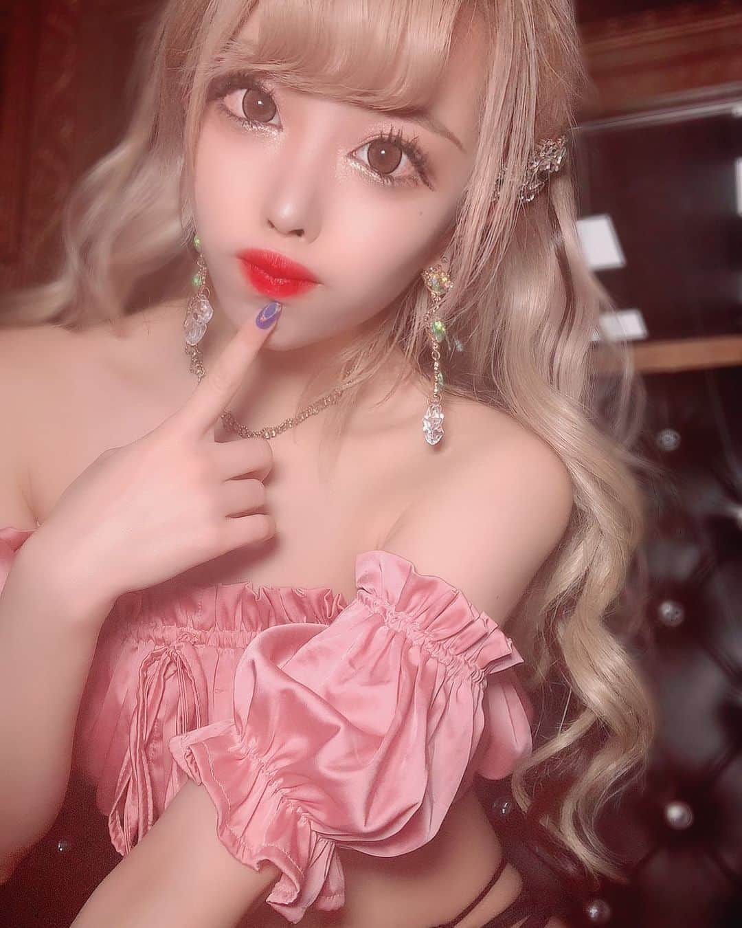 あんじゅのインスタグラム：「♡ ． 縁日楽しみ〜ฅ( ˙꒳​˙ ฅ)🏮👘✨ バーレスクでお祭りごっこや👏🏻👏🏻 ． ．  #Burlesque #バーレスク #バーレスク東京 #大阪 #バーレスク大阪 #北新地 #ミナミ #キャバクラ #ホスト #歌舞伎町 #ダンサー #Japanesegirl #自発ください  #ロリ顔 #グラビア  #ガンメッシュ #ギャル #加工厨 #量産型 #太もも #むちむち #低身長女子 #撮影会 #雰囲気好きな人いいね #自撮り界隈  #1mmでもいいなと思ったらいいね #被写体  #ぶりっ子 #水着ギャル #韓国ピアス」