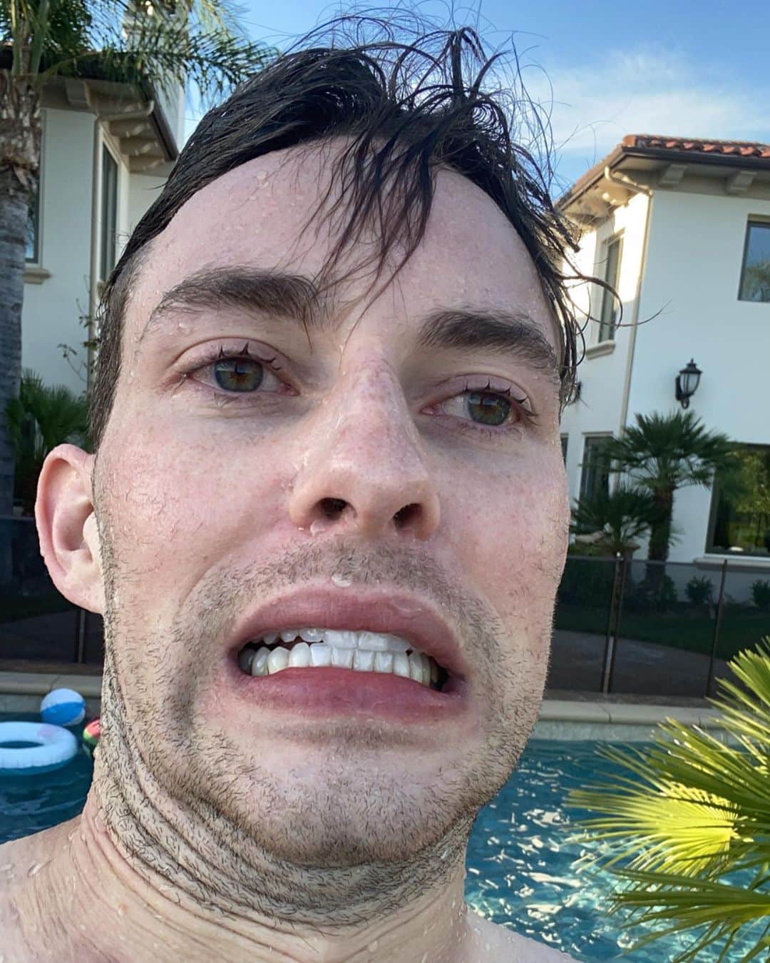 アダム・リッポンのインスタグラム：「I really am an excellent swimmer」