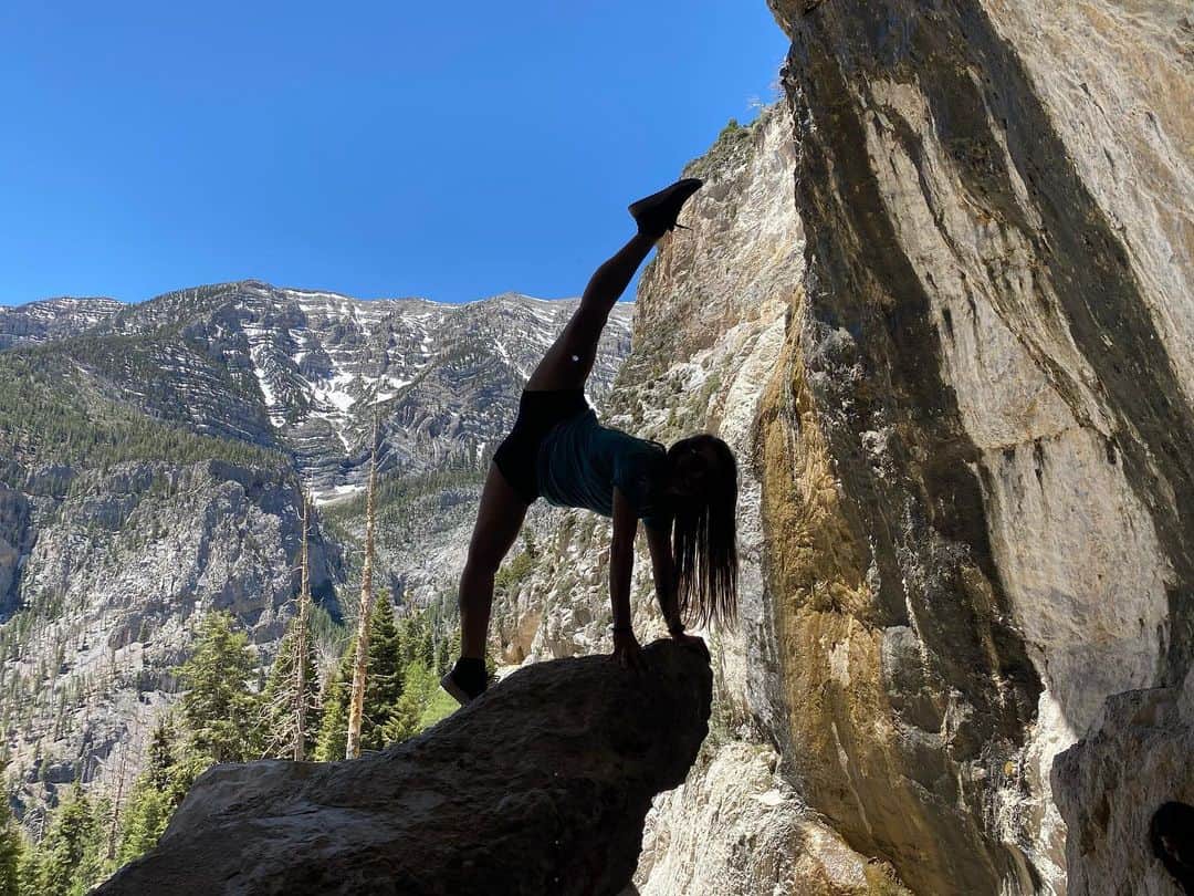 モルガーナ・ギマッキさんのインスタグラム写真 - (モルガーナ・ギマッキInstagram)「✨⛰ #me #happy #flex #flexibility #flexible #flexibilitytraining #mountains #mountainview #sunday #mountcharleston #lasvegas」8月3日 5時31分 - morganagmach