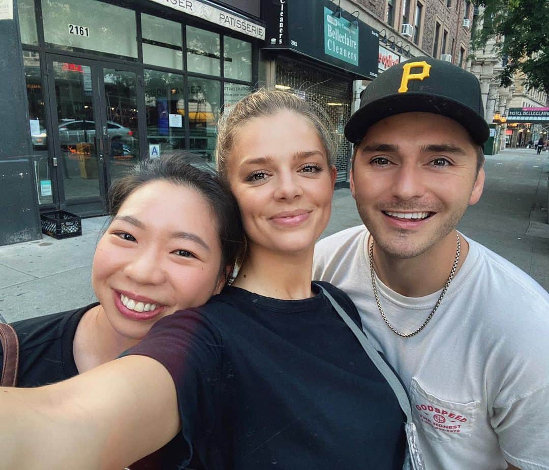 ダニエル・クヌッドソンのインスタグラム：「This photo makes my heart happy for many reasons,   With everything that is going on in the world , I am so grateful and so blessed to be surrounded by so many beautiful souls that fuel my life, mentally emotionally and spiritually.  The one constant through all of this unknown is the people I have in my life, and the friends that I now call my family .  Remember to Take the time to show and express your appreciation to all of the beautiful souls you have in your life too . Let's take care of one another , and continue to spread kindness and love . 🙏🏼♥️   "You are my people. This is where life is LIVED. These are the moments, the people, that make life worth living. These are the people who make life beautiful. These are my people , this is my tribe ." ~Tapan」