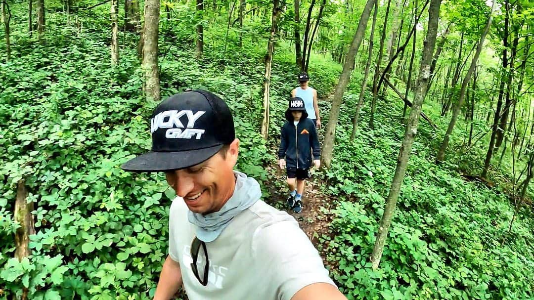 Brent Ehrlerさんのインスタグラム写真 - (Brent EhrlerInstagram)「Got to spend some time with the family. Perfect timing with the @GoPro #goproliveit weekend. Hiking, kickball and running from mosquitoes. @kelleyehrler」8月3日 5時34分 - brentehrlerfishing