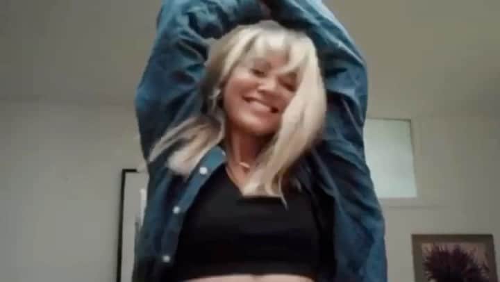 Mali-Koa Hoodのインスタグラム：「Thankyou to everyone who has watched or listened to Me Before You! Even my Mum said it’s grown on her, so I’d say everything’s gone according to plan. This has been my exact mood of late. Wish you all the same moving into a new week. Let me know what you think below and if you’ve not seen the video yet link in bio X」