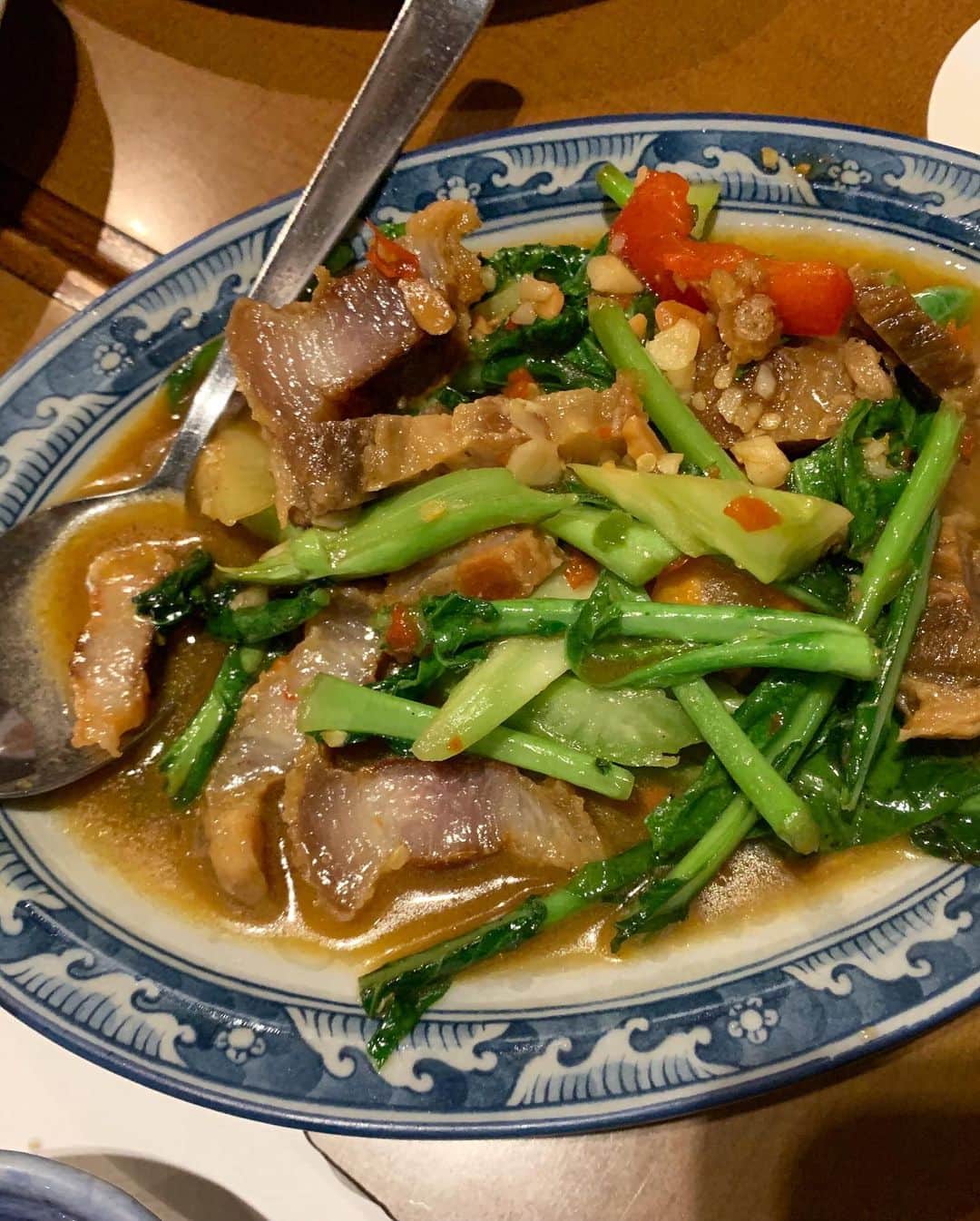 田中セシルさんのインスタグラム写真 - (田中セシルInstagram)「* どのお料理も辛くて、ココナッツウォーターが一瞬でなくなります。って食べログのレビューに書いてあったんだけど、その通りになりました。 でもこんなに立派なココナッツウォーター🥥 ちゃんと冷たくて、果肉もたっぷりで、甘くて幸せの味だった♡∗*ﾟ またタイに行きたいな〜🇹🇭  @somuo.shinokubo  #ソムオー #ソムオー新大久保  #タイ料理 #thaifood #thairestaurant  #ココナッツウォーター #🥥 #coconutwater  #ココナッツジュース #coconutjuice  #ソフトシェルクラブ #ソフトシェルのサラダ #ブラックタイガーとレモングラスの和え物 #ブラックタイガーエビ #ブラックタイガー海老 #海老トースト #えびトースト #🦐 #🦞 #カイラン菜 #カイラン菜と豚肉の炒め物  #ティラピアのライム蒸し煮 #followme #followmeto」8月3日 6時21分 - ceciltanaka