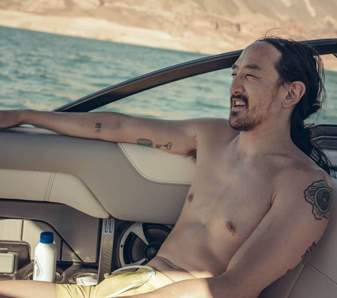 スティーヴ・アオキさんのインスタグラム写真 - (スティーヴ・アオキInstagram)「Suns out guns out」8月3日 6時25分 - steveaoki