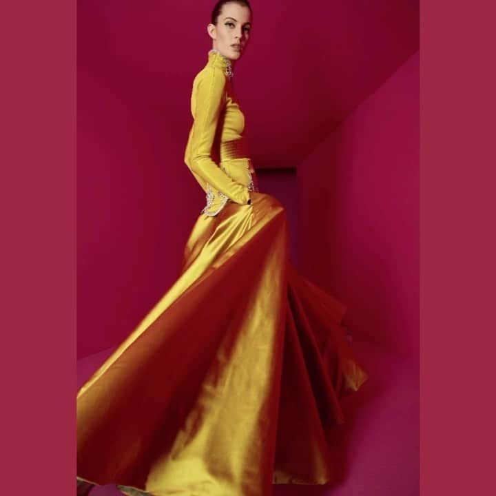 アレクシマビーユのインスタグラム：「Gold fever @alexismabille after @chateauversailles delights #gold #goldfever #opulence #cool #attitude #imperialfashion #yellow #alexismabille #alexismabillehautecouture #parisiankiss #frenchy #beauty shot @julietrannoy model @louiselefebure makeup @lloydsimmondsmakeup hair @marcorsatelli decor @beaubowparis」