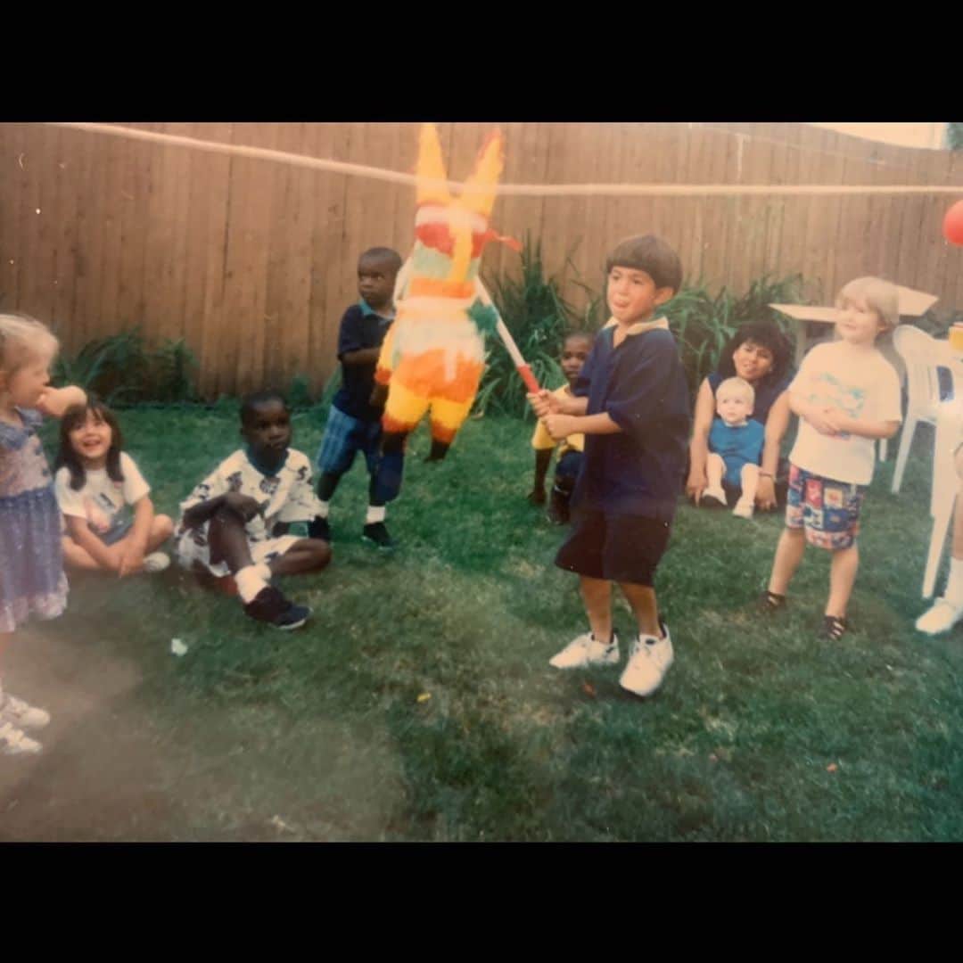 クロエ・ベネットのインスタグラム：「Wishing the happiest day of birth to my big brother Stevie! Wish I was in the Chi to throw another absolute rager like this one. I love youuu. ( and yes that’s me in the corner with the bangs and the enthusiasm)」