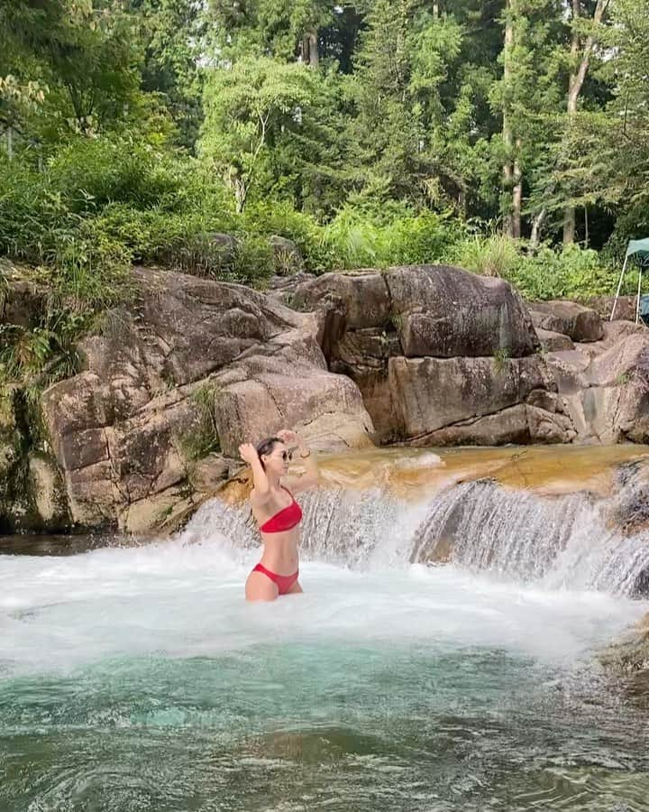 カシアのインスタグラム：「🌞 * * * #verao2020 #natureza #rio #cachoeira #japan #japao #夏 #川 #岐阜 #日本」