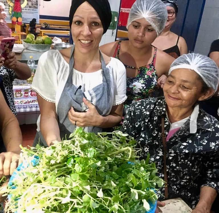 Eataly Brasilさんのインスタグラム写真 - (Eataly BrasilInstagram)「Que evento incrível! Queremos agradecer a todos que nos apoiaram nessa ação para ajudar a ONG Casa do Rio na construção do LAB Floresta – uma cozinha comunitária para as mulheres do município de Careiros no Amazonas. Primeiramente gostaríamos de agradecer as madrinhas deste evento Mariana Ximenes (@marixioficial), Sabrina Sato (@sabrinasato) e Taís Araujo (@taisdeverdade) por todo apoio. Não podíamos deixar de fora Kika Sato (@kikasatorahal), Carmen Virginia (@carmenvirginia) e Alessandra Nega (@deusesabor) por trazerem pratos especiais e deliciosos para nosso Menu delle Donne. Agradecemos também todas as palestrantes do nosso Forum delle Donne, Mariana Fonseca, Liz Cereja, Priscila Sabara, Bianca Laufer, Rosa Moraes, Janaina Rueda, Paula Labaki, Alexandra Farah, Elizandra Cerqueira, Carolina Oda, Ailin Aleixo, Ana Lembo e Nina Silva. Obrigado a @lacesandhair por nos ajudar a presentear esses grandes nomes. O nosso muito obrigado @aresjeff pela parceria que possamos cada vez mais ajudar a @casadorio_   Se você ainda não garantiu seu Menu delle Donne corre que ainda dá tempo! Ele estará disponível até as 22h no @ifoodbrasil」8月3日 7時06分 - eatalybr