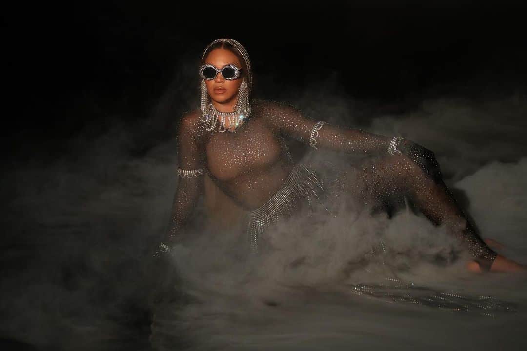 Walt Disney Studiosさんのインスタグラム写真 - (Walt Disney StudiosInstagram)「FIND YOUR WAY BACK. #BlackIsKing, a new visual album from Beyoncé, is now streaming on #DisneyPlus.」8月3日 7時01分 - disneystudios
