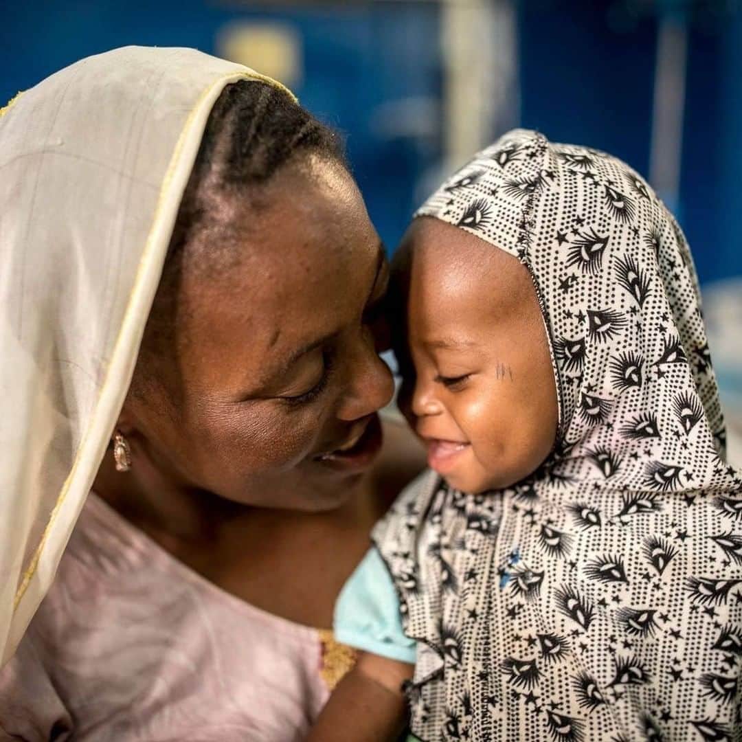 unicefさんのインスタグラム写真 - (unicefInstagram)「"I was scared of losing her," says Aminata, mother to one-year-old Maya in Mali. "She was sleeping all the time and she wasn't playing. She didn't even have the energy to cry.” Maya was suffering from severe acute malnutrition but today, she is recovering well thanks to therapeutic milk and support from trained health workers. As the #COVID19 pandemic leaves millions more children undernourished, we must ensure every child has access to the same life-saving care.⠀ ⠀ © UNICEF/Coulibaly」8月3日 7時13分 - unicef