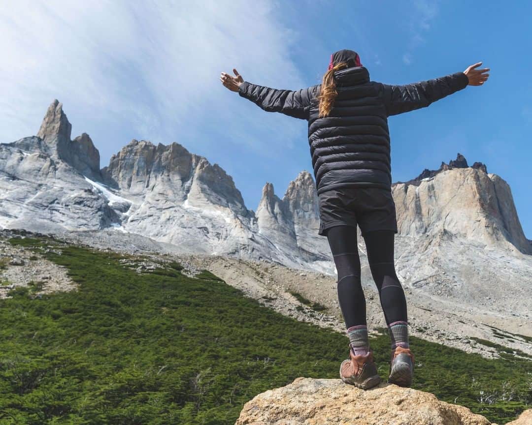 オボズさんのインスタグラム写真 - (オボズInstagram)「Who else is welcoming the week with open arms?⠀ ⠀ Pic cred: Nick Matisse @essitam  The back of Valle Frances. Torres del Paine, Chile⠀ .⠀ .⠀ .⠀ .⠀ #truetothetrail #oboztruist #backpacking #mountains #southamerica #hiking #trails」8月18日 3時00分 - obozfootwear