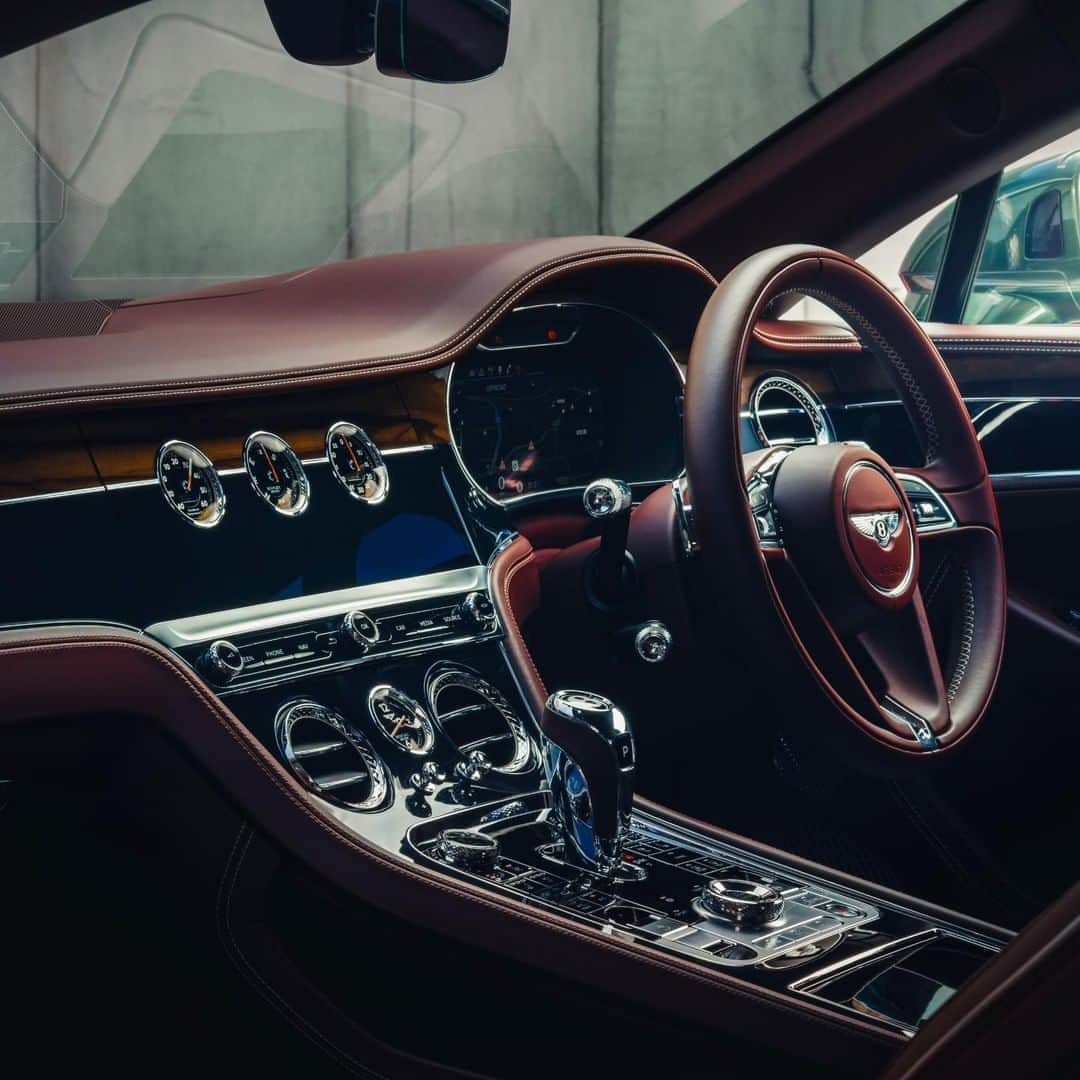 ベントレーさんのインスタグラム写真 - (ベントレーInstagram)「What “they” mean when “they” say ‘it’s what’s inside that counts. The #Bentley #ContinentalGT. _ Continental GT WLTP drive cycle: combined fuel consumption: 20.8 mpg (13.6 l/100 km), combined CO₂: 308 g/km. Photo by @tomkahler」8月18日 1時42分 - bentleymotors