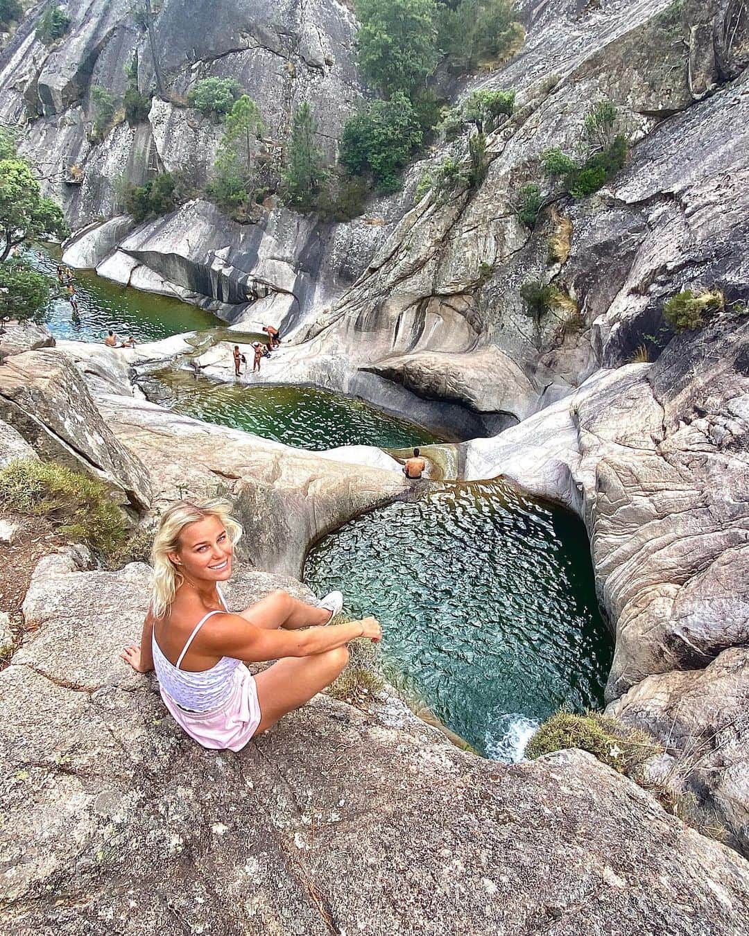 ペルニール・ブルームさんのインスタグラム写真 - (ペルニール・ブルームInstagram)「Another day, another hike with my love @florentmanaudou 💙 I love being on holiday with you baby.」8月18日 1時37分 - pernilleblume