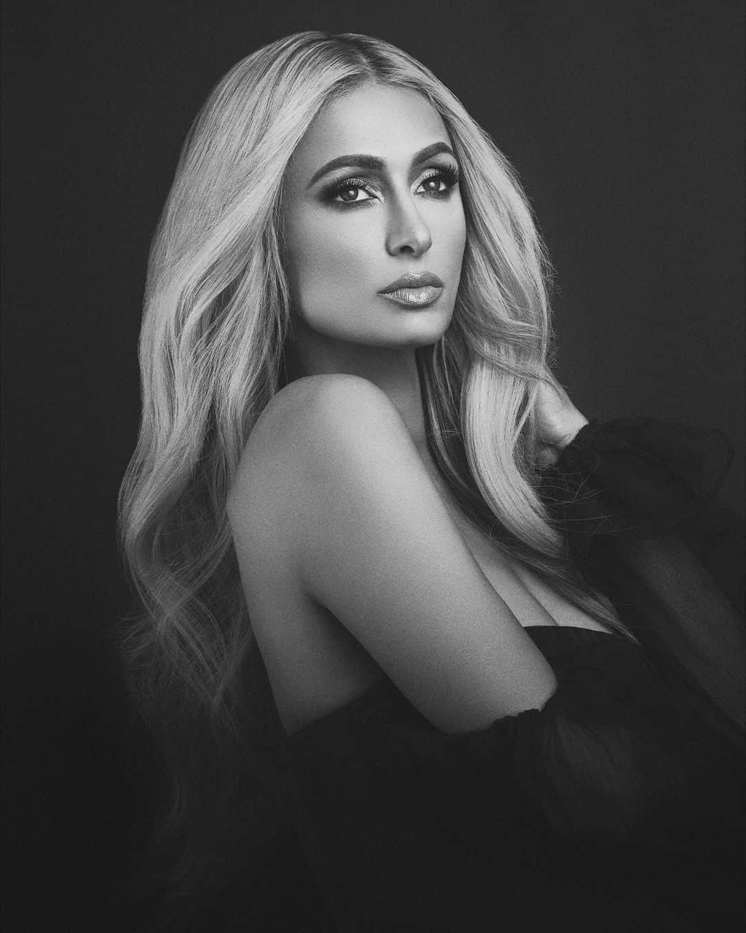 YouTubeさんのインスタグラム写真 - (YouTubeInstagram)「We think we know her, but there's so much more to @ParisHilton than we dared to even dream.   Watch the trailer for her new documentary #ThisIsParis coming to YouTube on September 14th. Link in bio. #YouTubeOriginals」8月18日 1時41分 - youtube