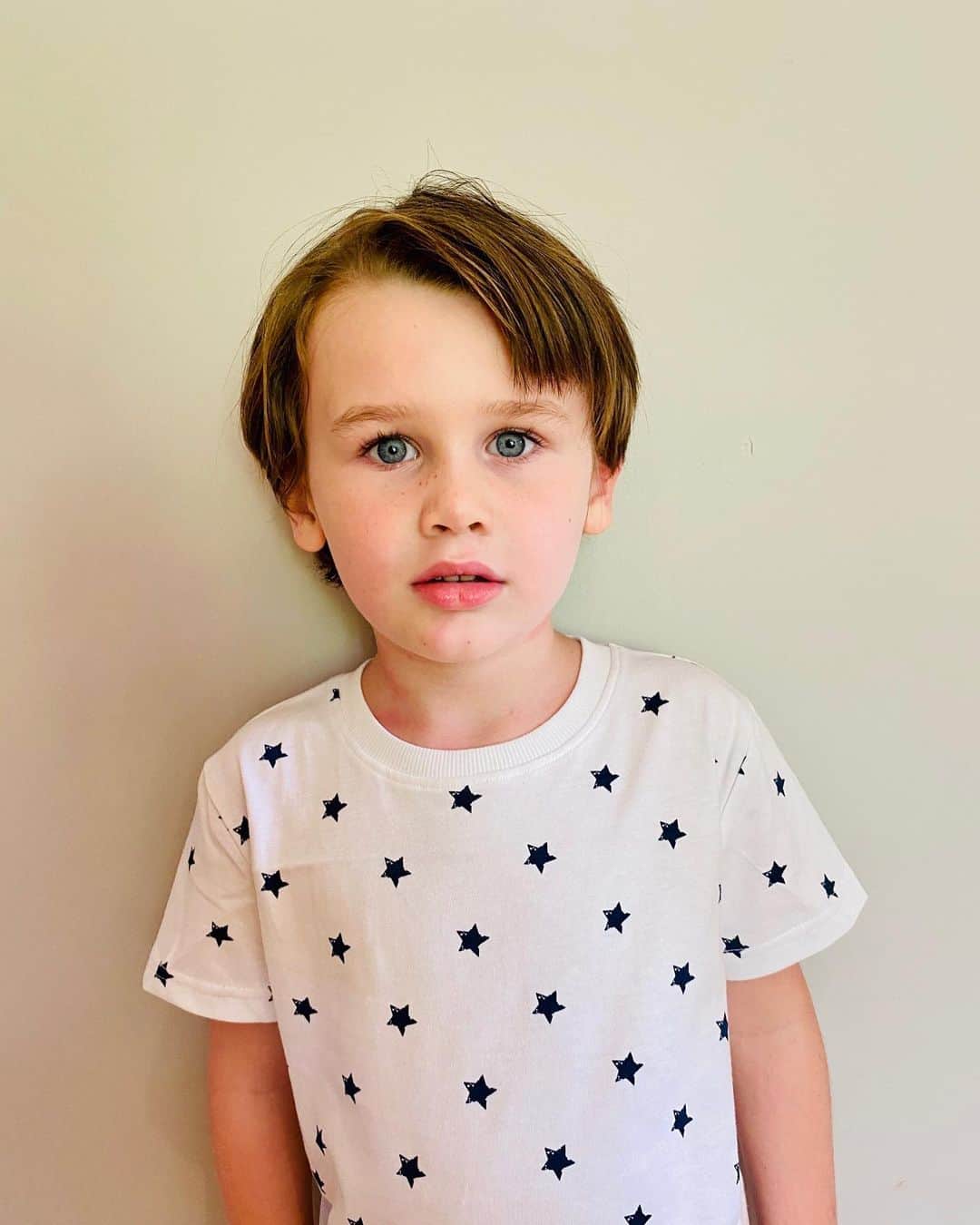 マーク・カヴェンディッシュのインスタグラム：「🎉🎈Happy Birthday to the toughest little man I know. I’m so gutted I’m away racing on your birthday, but I take so much inspiration from you and your strength in adversity every day. Such a proud Daddy. I hope you’re having the best day with lots of cake!! I love you Frey. Happy 5th birthday x 🎁 🎂 🎈」