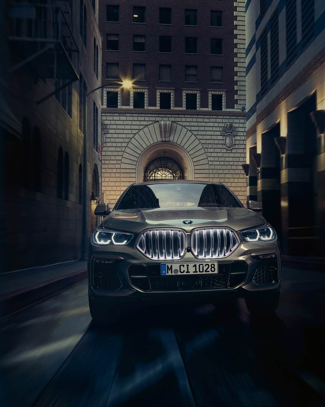 BMWさんのインスタグラム写真 - (BMWInstagram)「Attitude is everything, so pick a good one! #TheX6 #BMW #X6 __ BMW X6 M50i: Fuel consumption in l/100 km (combined): 10.7–10.4. CO2 emissions in g/km (combined): 243–237. Further information: www.bmw.com/disclaimer.  	 Acceleration (0-100 km/h): 4.3 s. Power: 390 kW, 530 hp, 750 Nm. Top speed (limited): 250 km/h.」8月18日 2時00分 - bmw