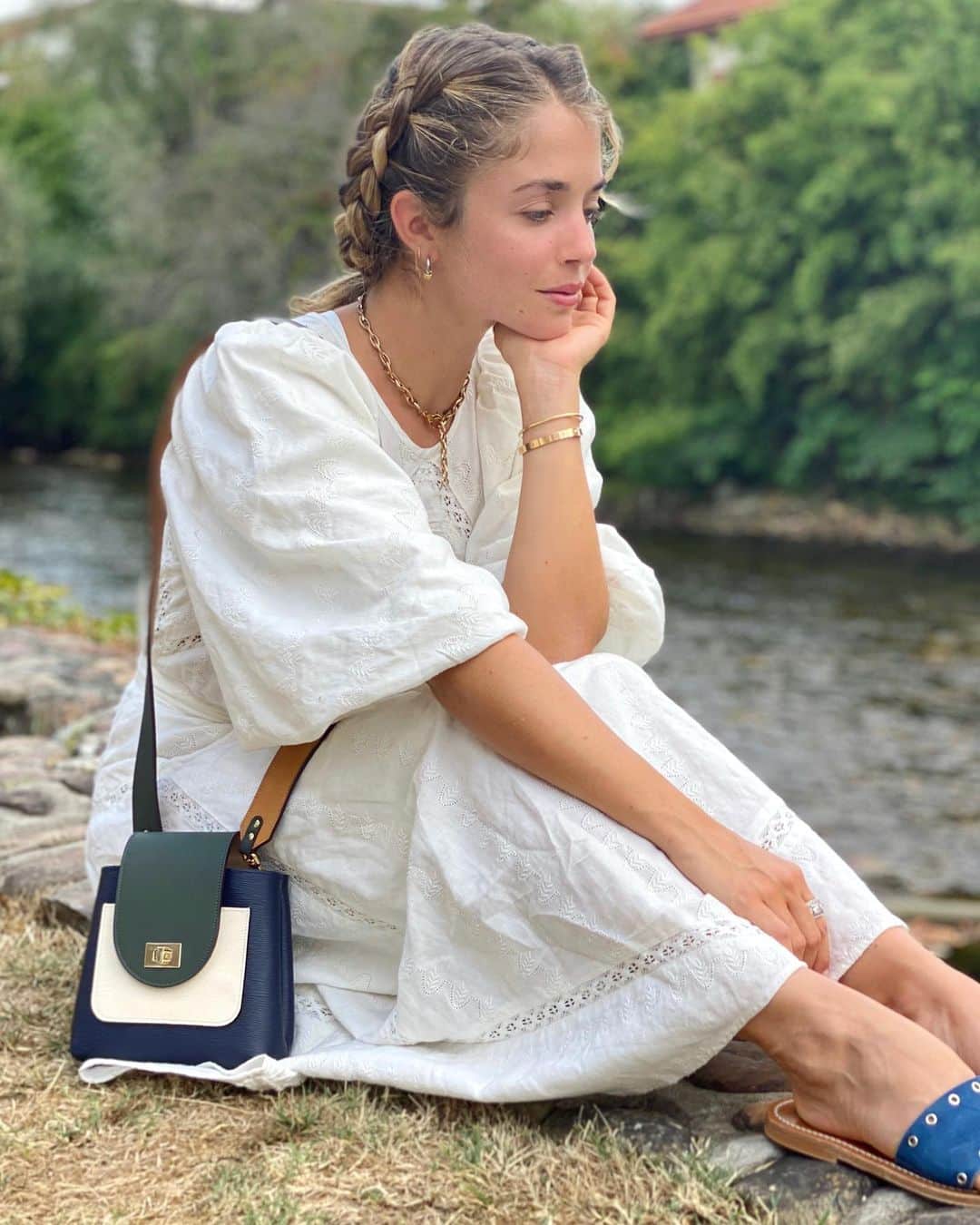アリス・アイザズのインスタグラム：「🕊」
