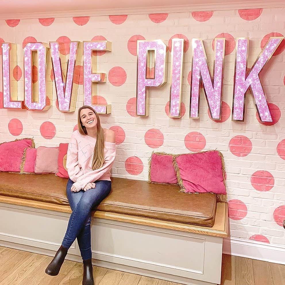 Victoria's Secret PINKさんのインスタグラム写真 - (Victoria's Secret PINKInstagram)「Associate Spotlight 💗 Head to our story to get to know Katie, a Senior Web Designer here at PINK HQ!」8月18日 2時03分 - vspink