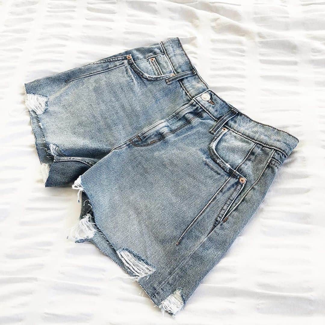 カレントエリオットのインスタグラム：「distressed to impress」