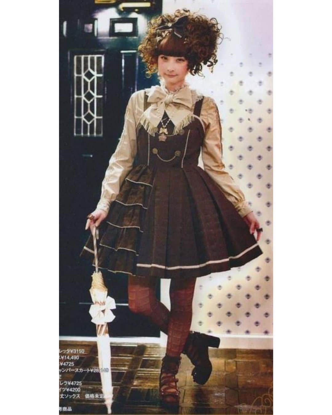 RinRinさんのインスタグラム写真 - (RinRinInstagram)「Throwback 7 years😱 7年前 👼🏻ばぶ🥺顔が😂 I had such a baby face back then🥺😂 . 『Gothic & Lolita Bible Magazine』wearing Angelic Pretty (2013)  . My friend @lumpyplum just suddenly sent me these scans! So nostalgic✨!  友達の @lumpyplum からいきなり送られてきたーこれ懐かしいな✨！ . . #rinrindoll #rinrinlolita #rinrinmodel #angelicpretty #gothiclolitamagazine #lolitafashion #harajuku #tokyo #japan #harajukufashion #tokyofashion #japanesefashion #fallootd #chocolateootd #ロリータ #ゴシックロリータ #ゴシックロリータバイブル #原宿 #東京 #秋コーデ #チョココーデ」8月18日 2時17分 - rinrindoll