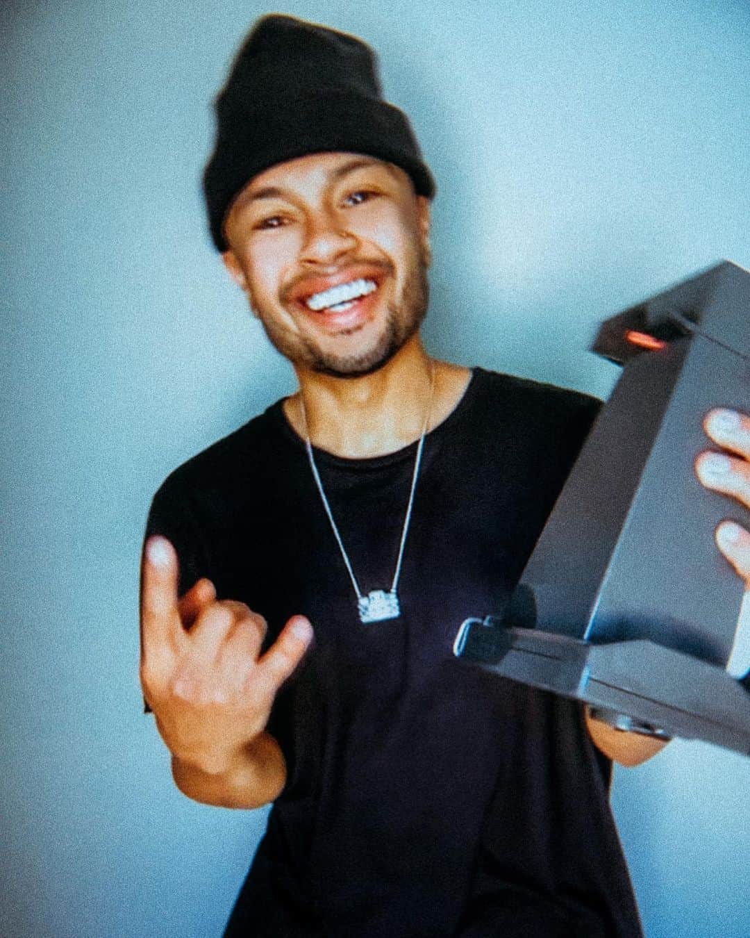 Alfredo Floresのインスタグラム：「cheers to an incredible week 😁」