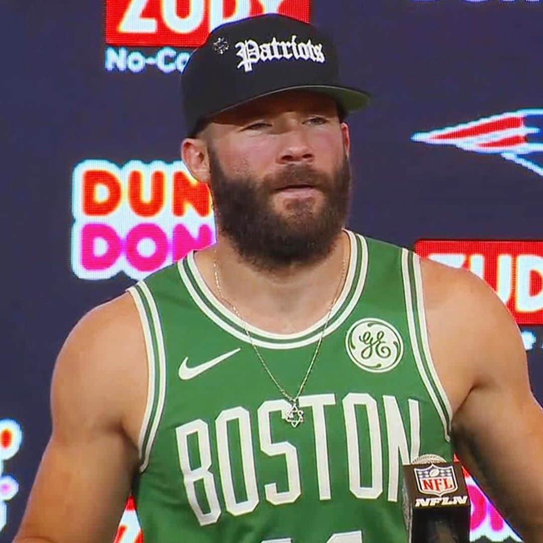 ジュリアン・エデルマンのインスタグラム：「Playoff (bubble) basketball is back! Don’t let these boys get hot. 🔥🏀☘️ #BleedGreen」
