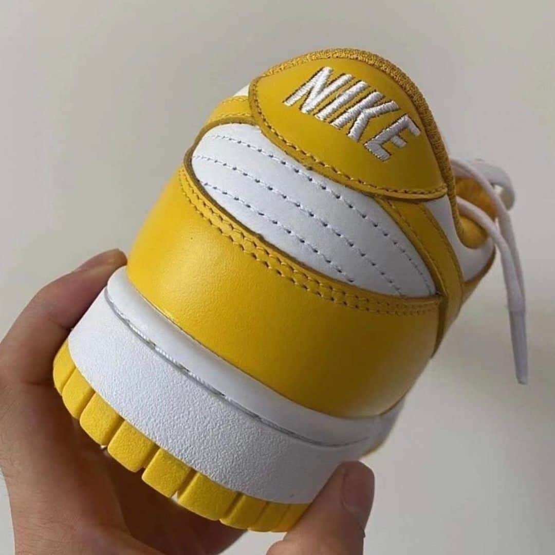 Nice Kicksさんのインスタグラム写真 - (Nice KicksInstagram)「First look at this “Yellow/White” Nike Dunk Low set to release this fall. 📸: @wavegod_thelegend/@spicychickenwings」8月18日 2時41分 - nicekicks