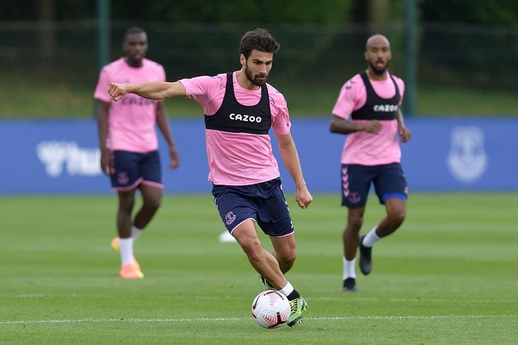 アンドレ・ゴメスのインスタグラム：「Back again 💪 #COYB 💙  @everton」