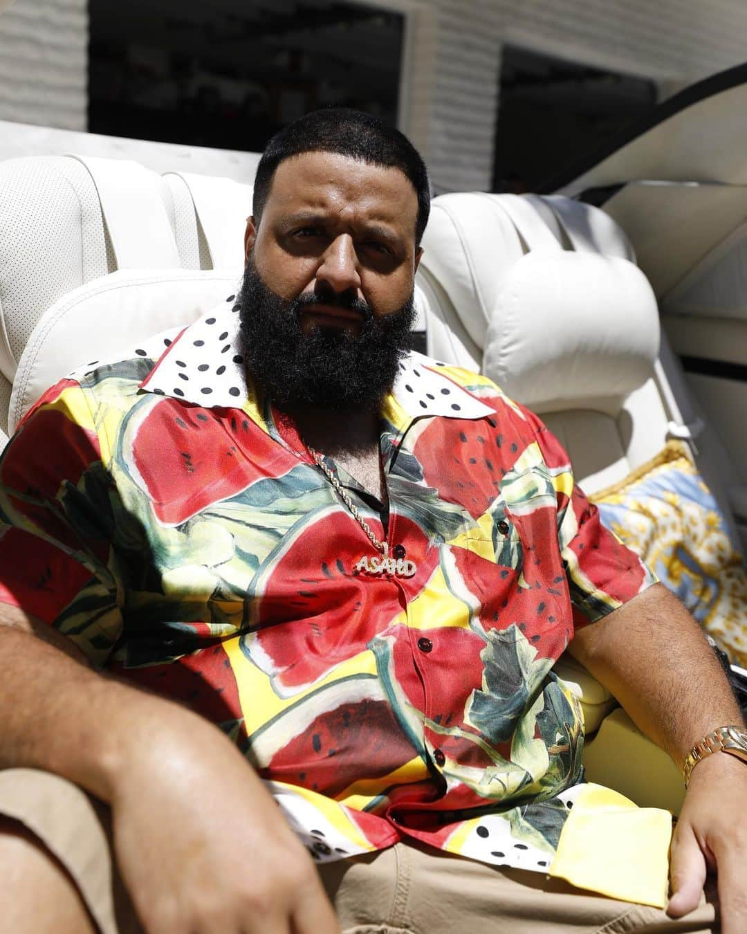 DJキャレドさんのインスタグラム写真 - (DJキャレドInstagram)「IM GOING TO A PRIVATE ISLAND 🏝 🏖 TO WORK ON THE ALBUM WIT MY QUEEN AND MY KIDS .  NO DISTRACTIONS ALERT 🚨  KHALED KHALED 12th Studio album  the album this year 🗓  MY BIGGEST ALBUM 🤲🏽 @wethebestmusic @rocnation @epicrecords  KHALED KHALED MY BIGGEST ALBUM !  12 th studio album so u know !  very experience alert 🚨!  Swipe for iconic moments  Bless up @dolcegabbana @jumpman23」8月18日 2時48分 - djkhaled