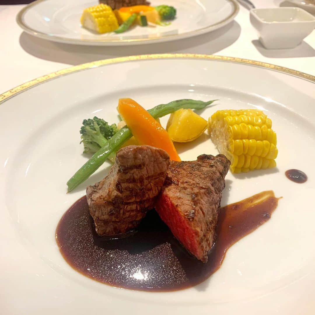 あべなつきさんのインスタグラム写真 - (あべなつきInstagram)「女子会フレンチ🥩🥗🍽🍽🍴﻿ ﻿ ﻿ 北品川にあるゴチグルメにも出ていた﻿ フレンチレストラン『カンサトゥール』に﻿ 行ってきました〜﻿ ﻿ ﻿ 可愛いくて素敵な空間で﻿ すごく幸せな時間でした🙈💗﻿ ﻿ 17日からマクアケという﻿ クラウドファンティングで﻿ フレンチのコースがお得に食べれるみたいなので﻿ チェックしてみてねん😳﻿  デートにも最高😳 ﻿ ﻿ ﻿ ﻿ ﻿#PR #女子会　﻿ #フレンチ　#東京フレンチ　#品川グルメ　#美食家　#フレンチレストラン　#レストラン　#東京レストラン　#東京グルメ　#おしゃれレストラン #女子会ディナー #女子会レストラン #女子会プラン  #デートスポット #東京デート」8月17日 18時26分 - i.am_natsuki_