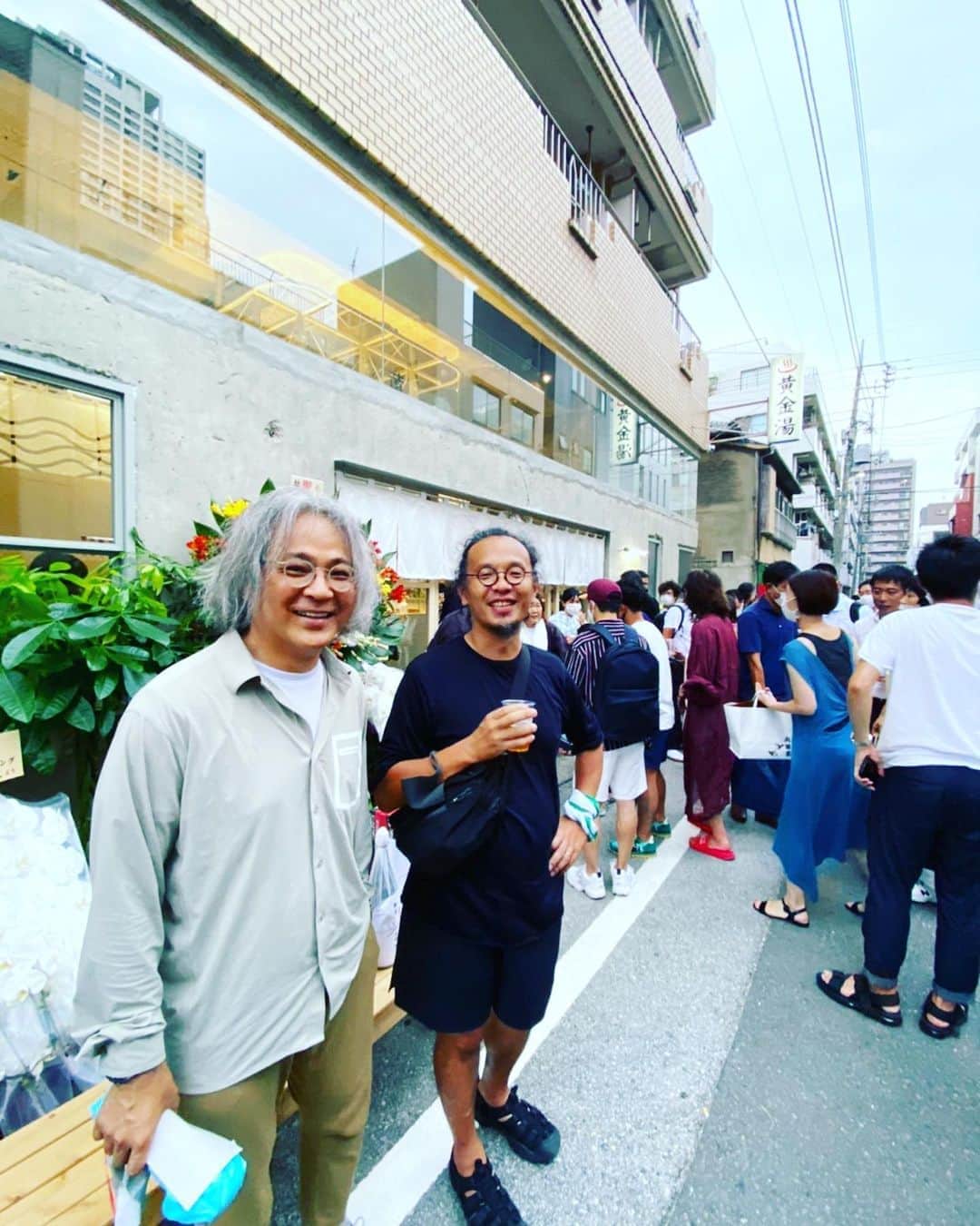 谷川じゅんじのインスタグラム：「88th year renovation. 黄金湯リニューアル。建築は長坂くん、壁画は猫村さんのほしちゃん。昭和10年開業の老舗銭湯が新たな東京ディスティネーションへ。#sinse1935 #japaneasespa #onsen #goodvibesonly #goodneighbors #tokyolife #thisistokyo #thisisjapan」