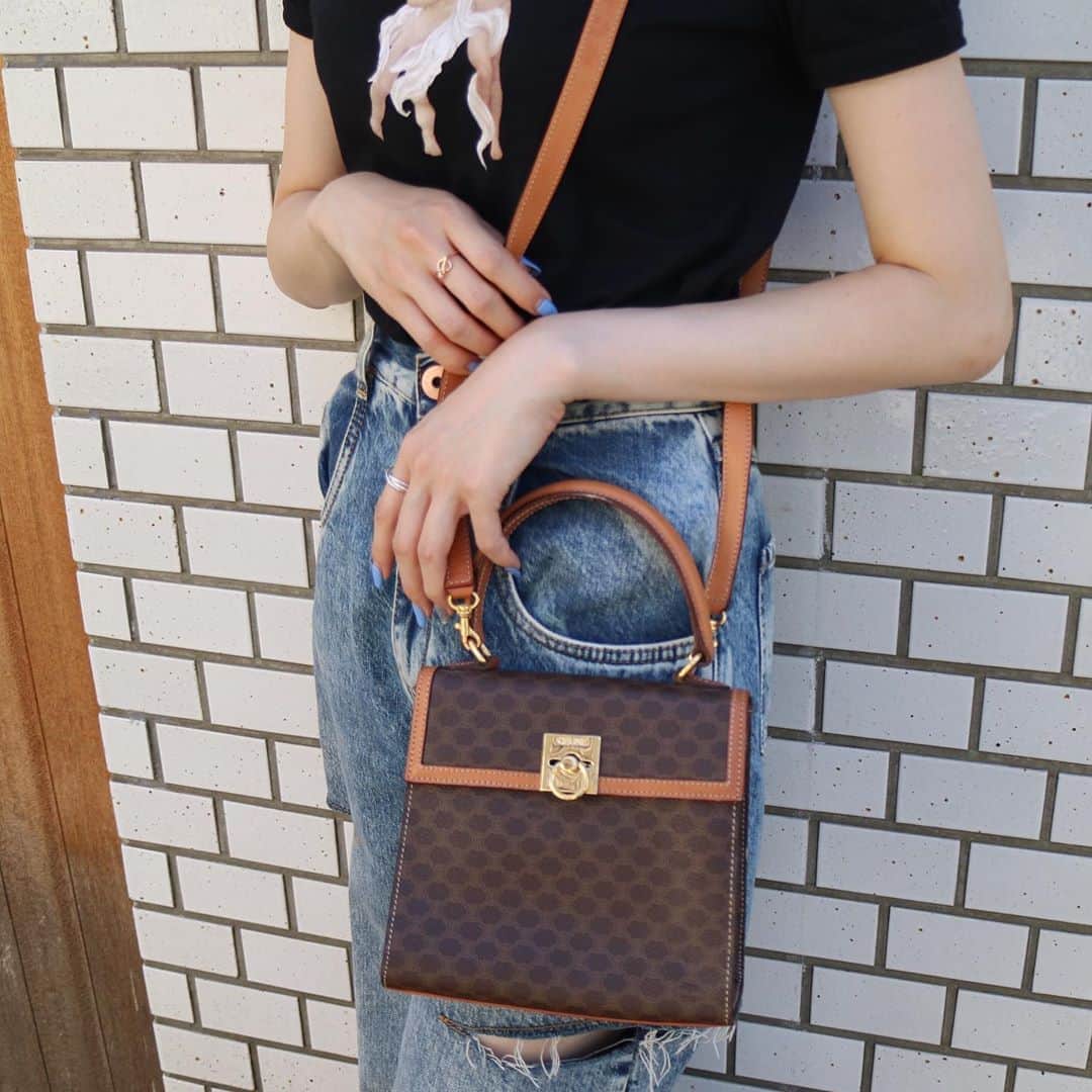 Vintage Brand Boutique AMOREさんのインスタグラム写真 - (Vintage Brand Boutique AMOREInstagram)「SOLD OUT-Celine Macadam 2way bag  On website search for AO28562.  Free Shipping Worldwide✈️ ✉️ info@amorevintagetokyo.com  #ヴィンテージ #セリーヌ #ヴィンテージセリーヌ #ヴィンテージブランドブティック #アモーレ #アモーレトーキョー #ヴィンテージショップ #表参道 #東京#celine #vintage #vintageceline #celinevintage #amoretokyo #amorevintage #vintageshop #omotesando」8月17日 18時52分 - amore_tokyo