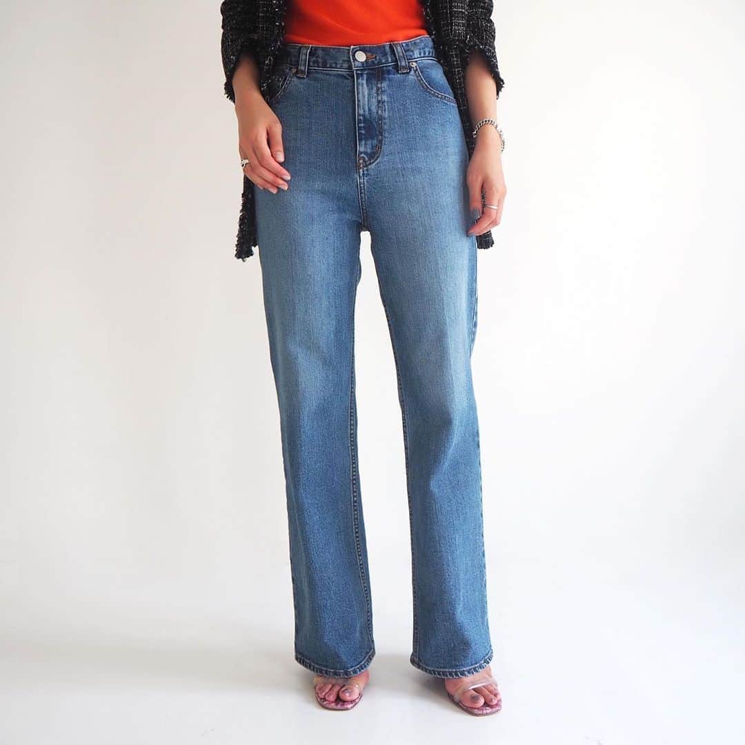 のインスタグラム：「〈 Focus on Denim 〉﻿ ワードローブに必須の定番アイテム、デニム。今こそ秋に向けてアップデートしてみては✨﻿ ﻿ 新作のデニムから、コーディネートを格上げする一本をスタッフがおすすめします。﻿ ﻿ 'Flare Denim × Tweed Jacket'﻿ 普段から選ぶことが多いのがフレアシルエットのデニムです。MACPHEEのブーツカットデニムは、ヴィンテージのような風合いながら、トゥモローランドらしい﻿きれいめな見え方になる一本。 ラフなスタイリングにツイードジャケットを羽織って、秋に向けた旬な着こなしに。﻿ ﻿ ﻿ コットンストレッチデニム ブーツカットパンツ / MACPHEE﻿ 12040404101 / ¥17,000＋TAX﻿ 着用サイズ : 34 (32,34,36)﻿ ﻿ Shoes / 参考商品﻿ ﻿ ﻿ 渋谷スクランブルスクエア店﻿ 土田 / 155cm﻿ ﻿ -MEMBER’S 10％OFF CAMPAIGN-﻿ 8月31日(月)まで「MEMBER’S 10％OFF CAMPAIGN」を開催中です。トゥモローランドメンバーズ会員のお客さまは、オンラインストアでも10％OFFでご購入いただけます。 (プロフィールTOPのURLよりご覧ください🔗) ﻿ ﻿ #tomorrowland_jp﻿ #tomorrowland_womens﻿ #tomorrowland﻿ #fashion﻿ #macphee﻿」