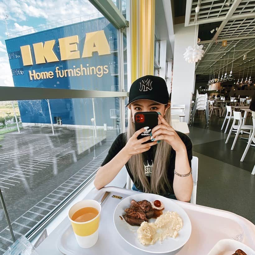 樽井みかさんのインスタグラム写真 - (樽井みかInstagram)「・ ・ ローストビーフはダイエットに効果的らしい 肉の赤身だから食べ過ぎなければ優秀！！ ・ ・ #わたしの本棚  #IKEA」8月17日 19時05分 - miiica_home