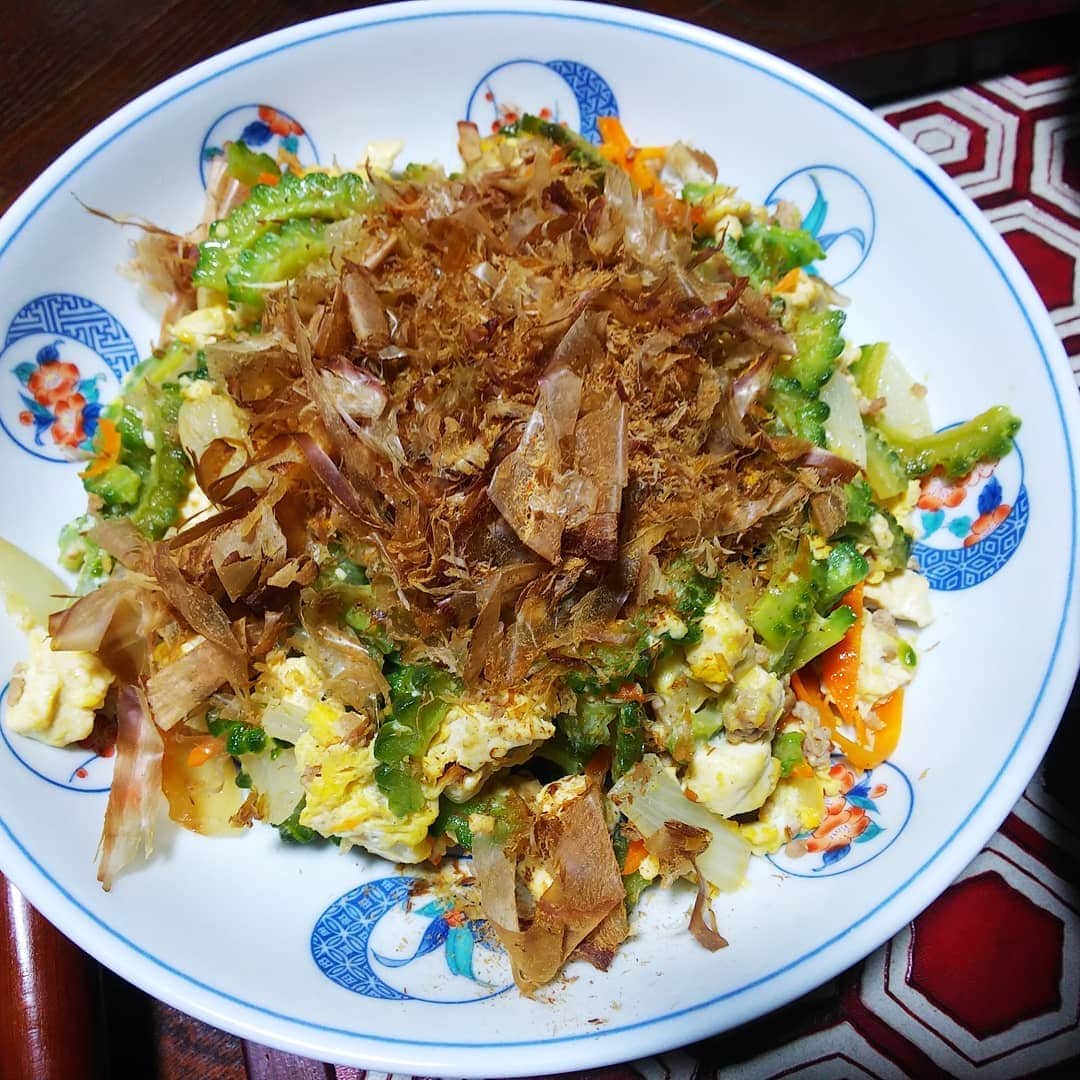 みながわゆみさんのインスタグラム写真 - (みながわゆみInstagram)「#実家でごはん #おっとの料理 #感謝 #ありがとう #フライ #あじフライ #鯵 #ゴーヤチャンプル #ゴーヤチャンプルー #ひやしる #おひたし #おいしい」8月17日 19時06分 - nama.09.19