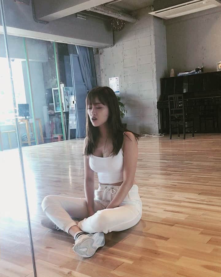 のインスタグラム：「practice 4 . . 2002 - anne marie . #acapella#annemarie#2002#tictok#practicepracticepractice#covered#japanese#shibuya#歌ってみた#練習中#アンマリー#アカペラ#今日も5時間#ダンス#無観客ライブ#おたのしみに」