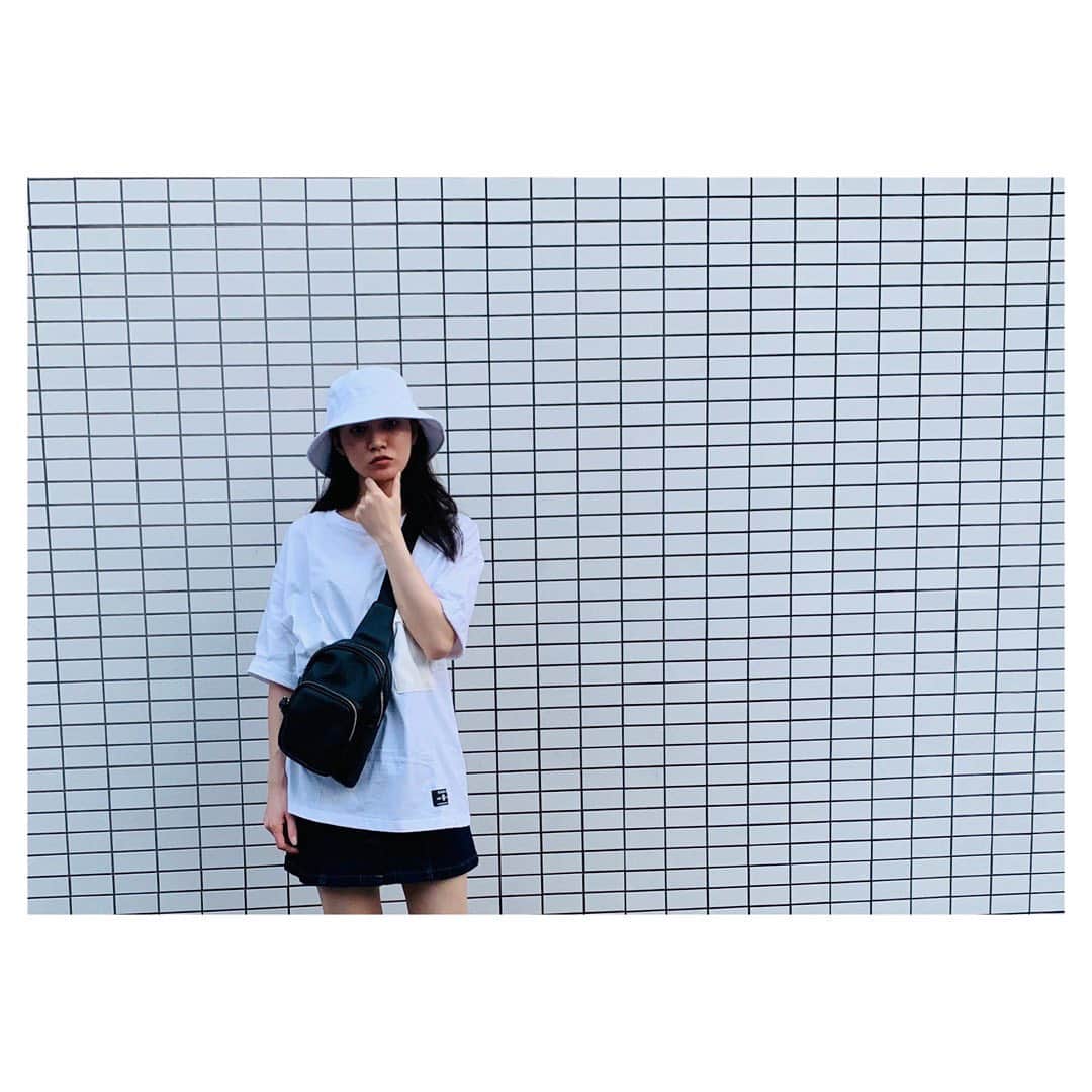 安田聖愛さんのインスタグラム写真 - (安田聖愛Instagram)「胸ポケットが可愛い白T﻿ 大きめのTシャツが好き。﻿ 着やすさ満点。﻿ ﻿ #白T #ポケT ﻿ #SICKNESS﻿ #gvgv﻿ #lveu﻿ #amail﻿ #gu﻿」8月17日 19時08分 - seiayasuda