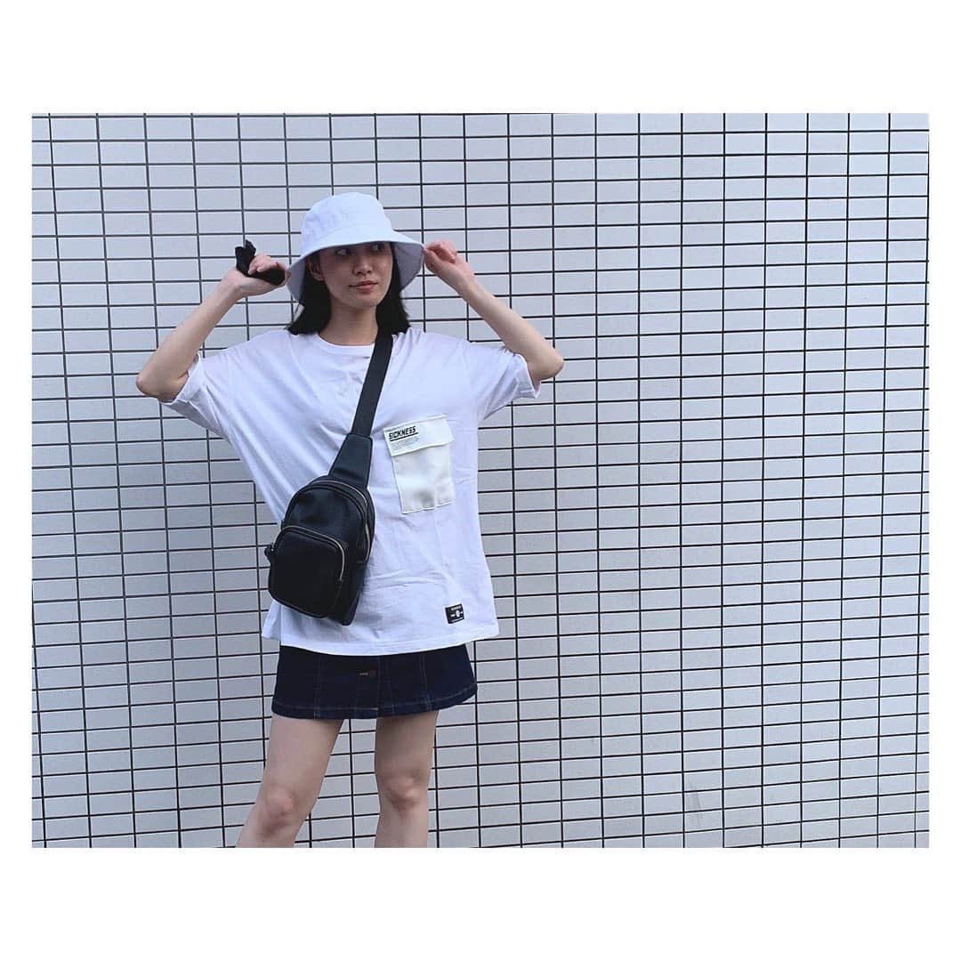安田聖愛さんのインスタグラム写真 - (安田聖愛Instagram)「胸ポケットが可愛い白T﻿ 大きめのTシャツが好き。﻿ 着やすさ満点。﻿ ﻿ #白T #ポケT ﻿ #SICKNESS﻿ #gvgv﻿ #lveu﻿ #amail﻿ #gu﻿」8月17日 19時08分 - seiayasuda