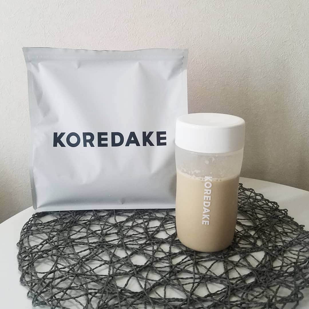 のインスタグラム：「*** 初めてのプロテイン💪 勝手に美味しくないイメージだったけどミルクティー味で 美味しく飲めた♪ 水より牛乳割りの方が好み  栄養素はもちろん美容成分もたくさん入ってるのが魅力的で飲もうと決めました🌿  最近は身体に良いものを取り入れる月間です☺ たっぷり入ってるので継続して続けたいと思います  限定クーポンコード：MIII (クーポン利用でシェーカープレゼント) 定期購入なら、通常割引に加え更に初回10%OFF  #KOREDAKE#完全栄養プロテイン#プロテイン #初心者#身体に良いもの#美活」