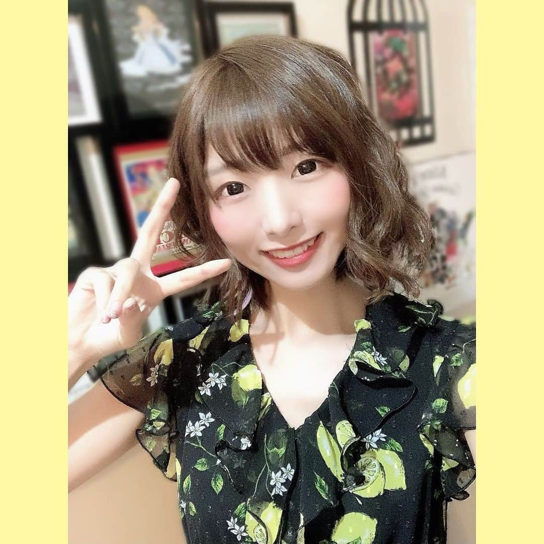 望月みゆさんのインスタグラム写真 - (望月みゆInstagram)「望月みゆ史上最ショートヘア🍋  カラーはアッシュ、インナーカラーでピンクのシールエクステ🎀 耳にかけるとチラッと見える👀 夏っぽく！ということで前髪も薄くしてみた🌴🌞  担当:渡部雅己 @masami_shoshi  (Beee hair salon渋谷本店)  #望月みゆ  #みゆちぃ　#miyuchy #バンもん　#banmon #japanesegirl  #japaneseidol #ショートヘア」8月17日 19時50分 - myc416