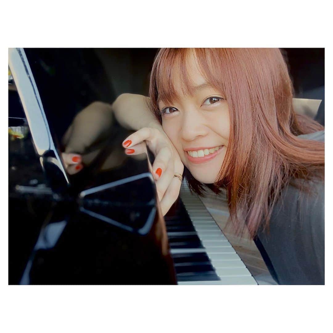 若井友希さんのインスタグラム写真 - (若井友希Instagram)「部屋と鍵盤と私。 ﻿ ﻿﻿ #小学生の頃のやつ弾いてみたら﻿ #地味に覚えてて嬉しかったです」8月17日 19時55分 - yuki_wakai